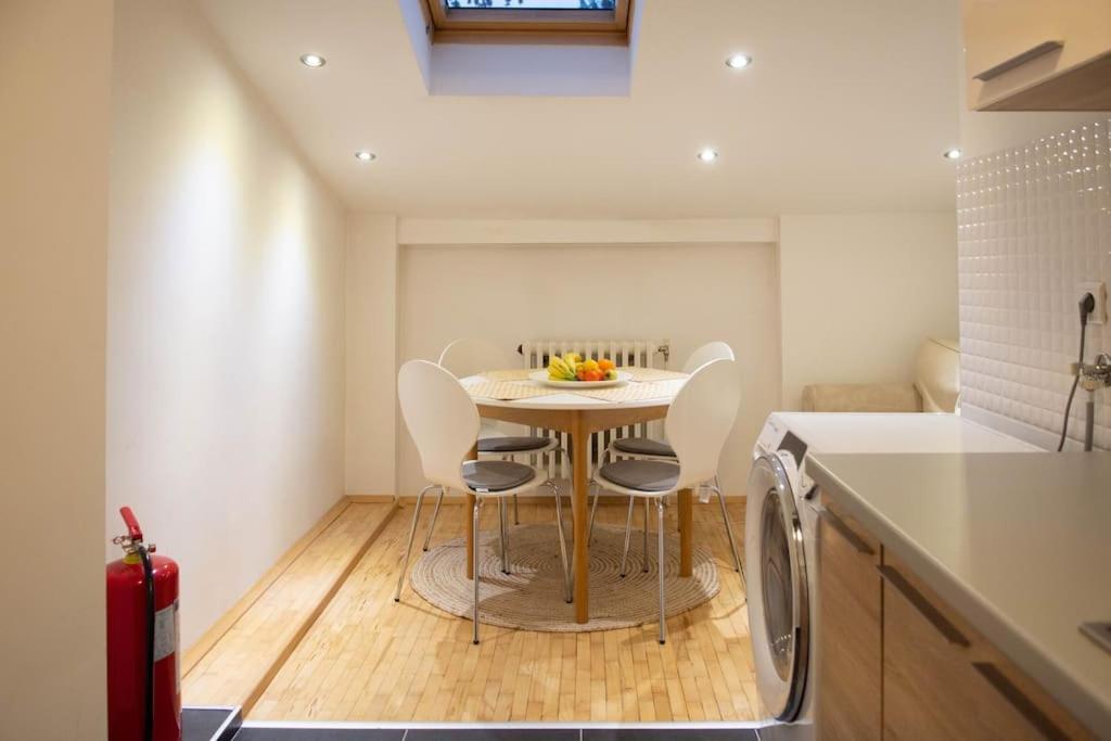 Lovely 2bdr Loft Apartment *